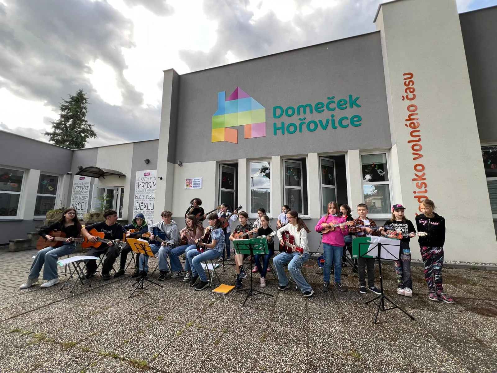 29. 5. 2025 Vystoupení kroužků Hra na kytaru a Hra na ukulele
