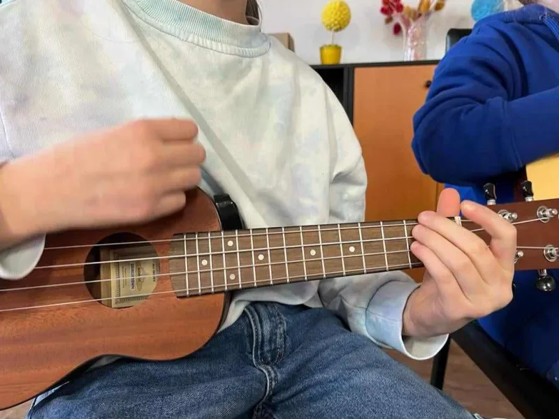 12. – 13. 1. 2024 Přespáčko a práce ve skupinách – Hra na ukulele
