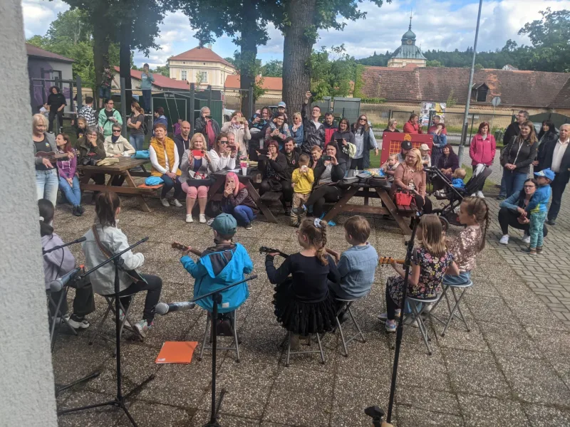 29. 5. 2025 Vystoupení kroužků Hra na kytaru a Hra na ukulele
