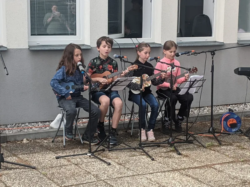 29. 5. 2025 Vystoupení kroužků Hra na kytaru a Hra na ukulele