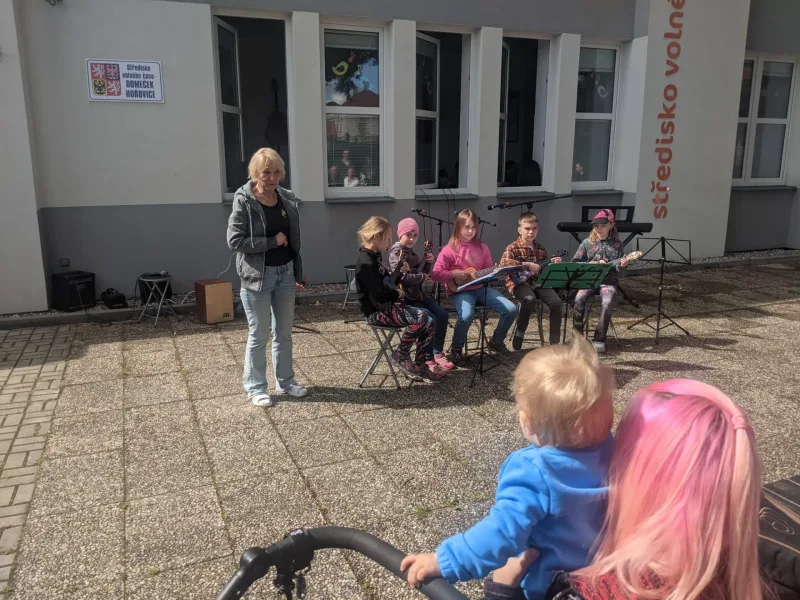 29. 5. 2025 Vystoupení kroužků Hra na kytaru a Hra na ukulele