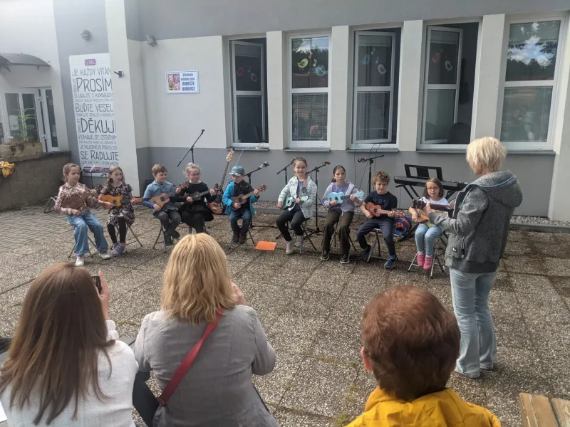 29. 5. 2025 Vystoupení kroužků Hra na kytaru a Hra na ukulele