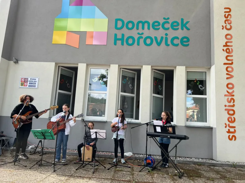 29. 5. 2025 Vystoupení kroužků Hra na kytaru a Hra na ukulele