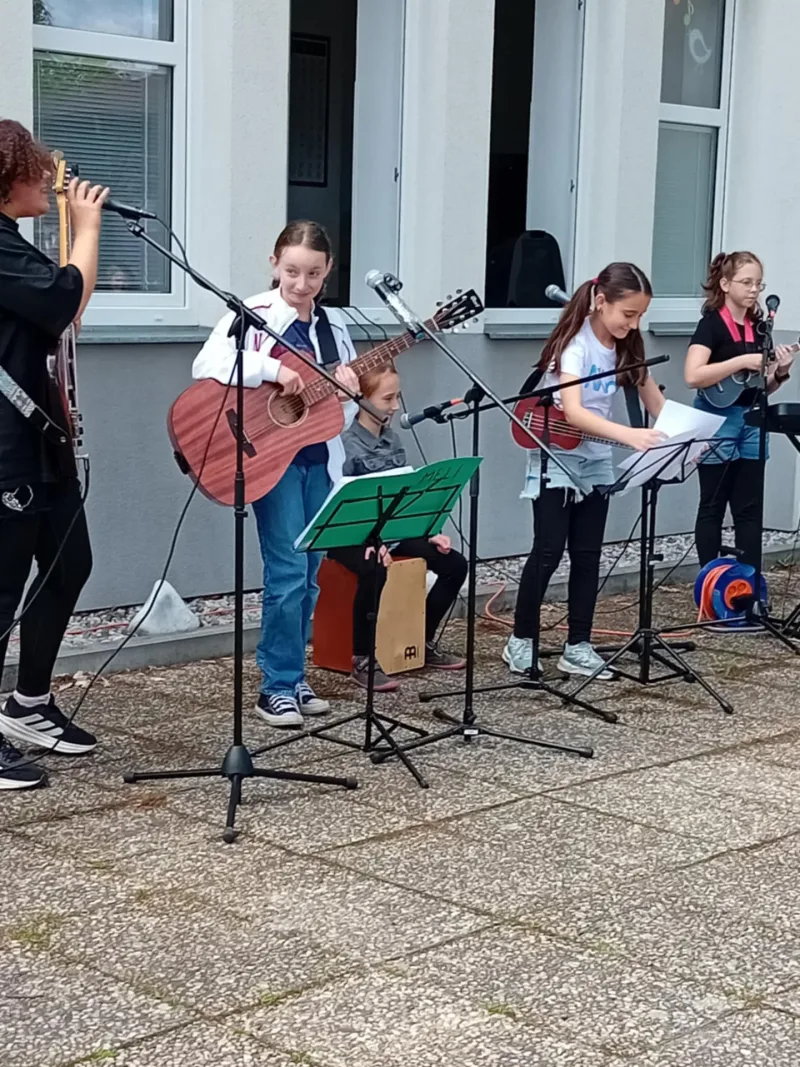 29. 5. 2025 Vystoupení kroužků Hra na kytaru a Hra na ukulele